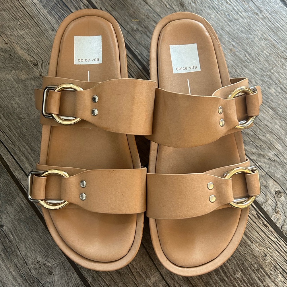 Dolce Vita Tan Sandals
Size 8